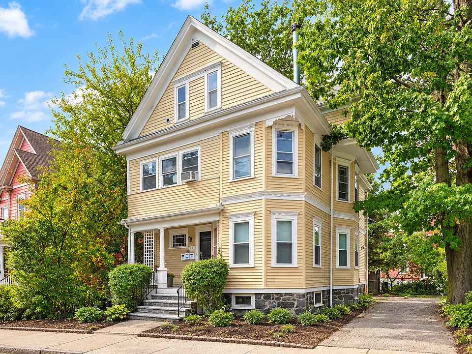 13 Garrison Ave #2