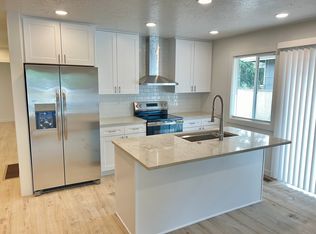 2744 NE 122nd Ave, Portland, OR 97230