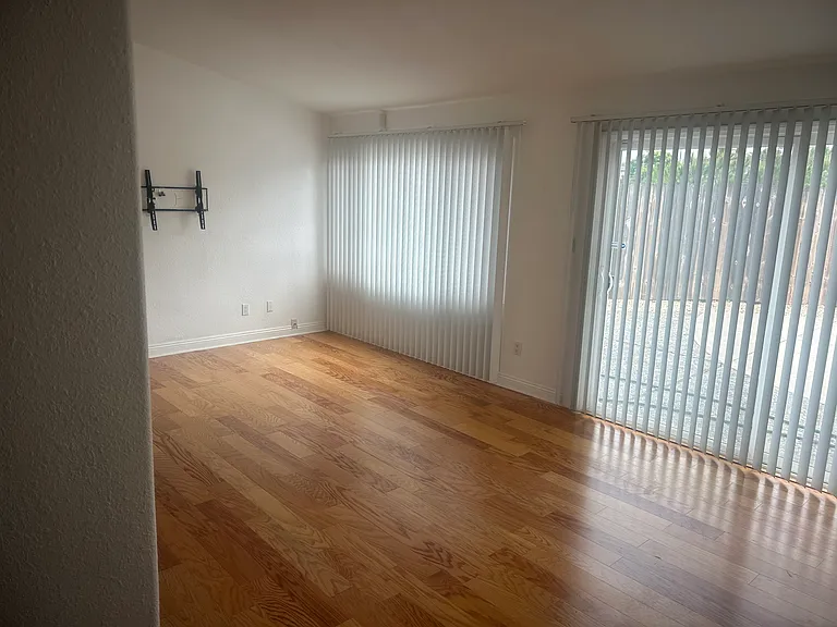 6930 Beagle St — Photo 4