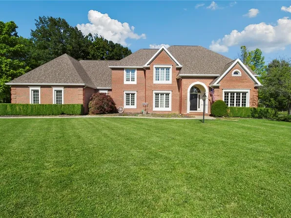 3 Tealwood Cv, Charleston, IL 61920