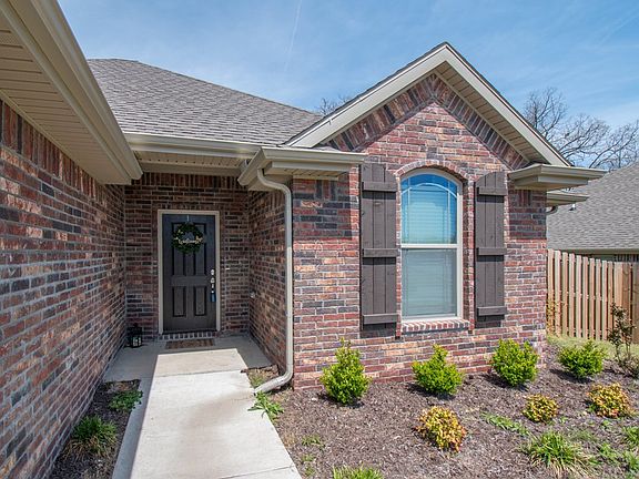 4th image of 815 E Asher Dr