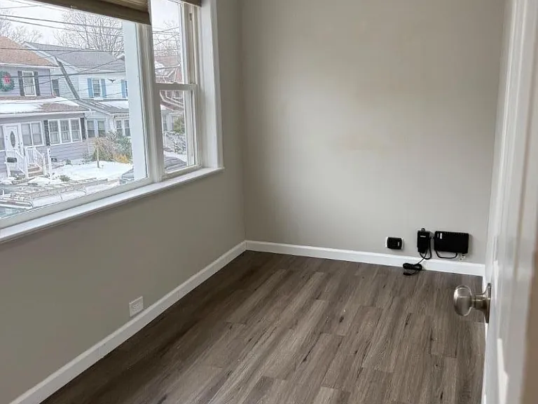 35 Mountainview St — Photo 3