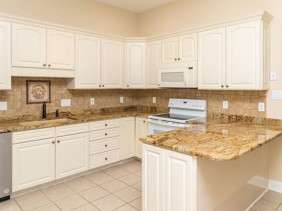3rd image of 325 Paine Lake Dr