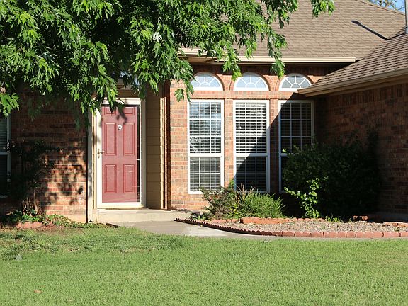 2nd image of 905 Renita Way