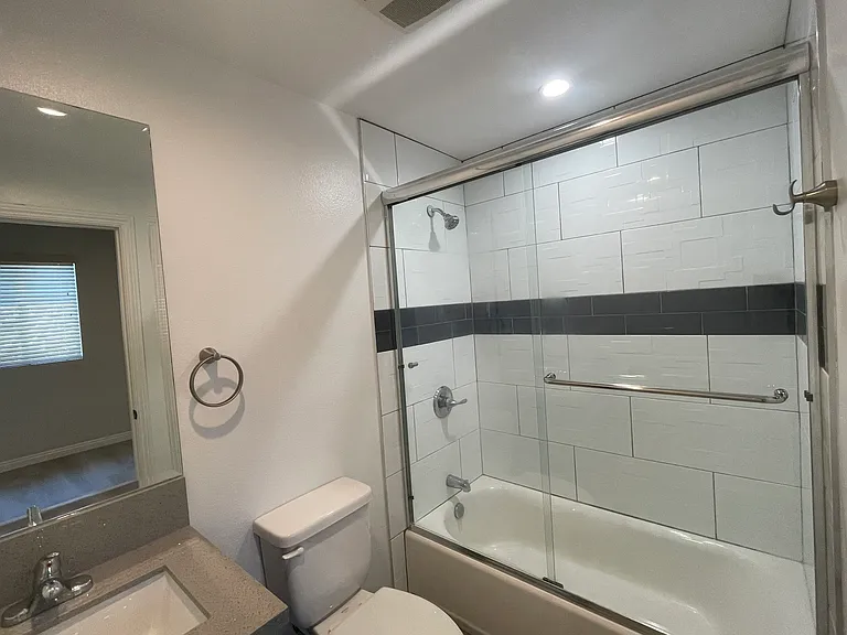 7604 Perry Rd #D — Photo 11