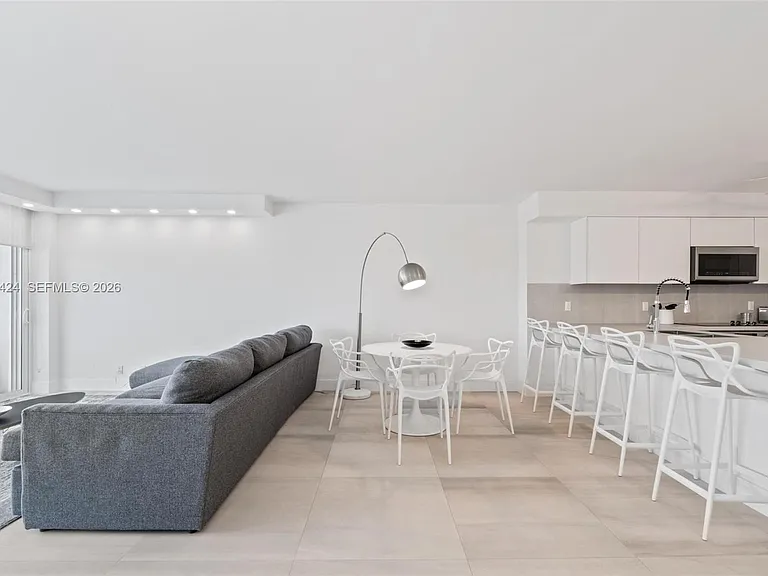 5700 Collins Ave #7J — Photo 12