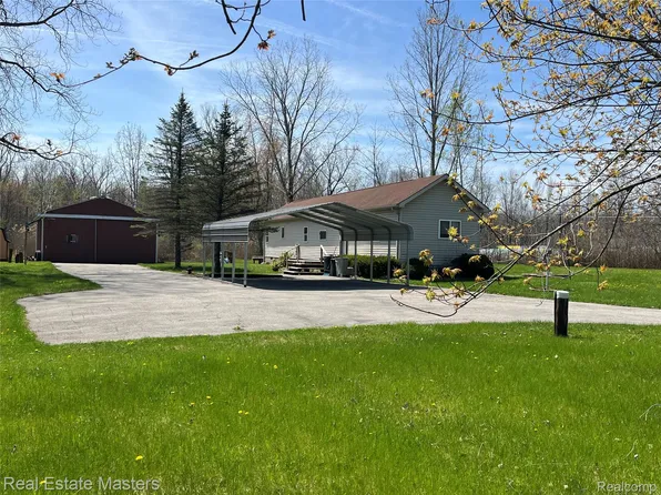 5117 Ravenswood Rd, Kimball, MI 48074