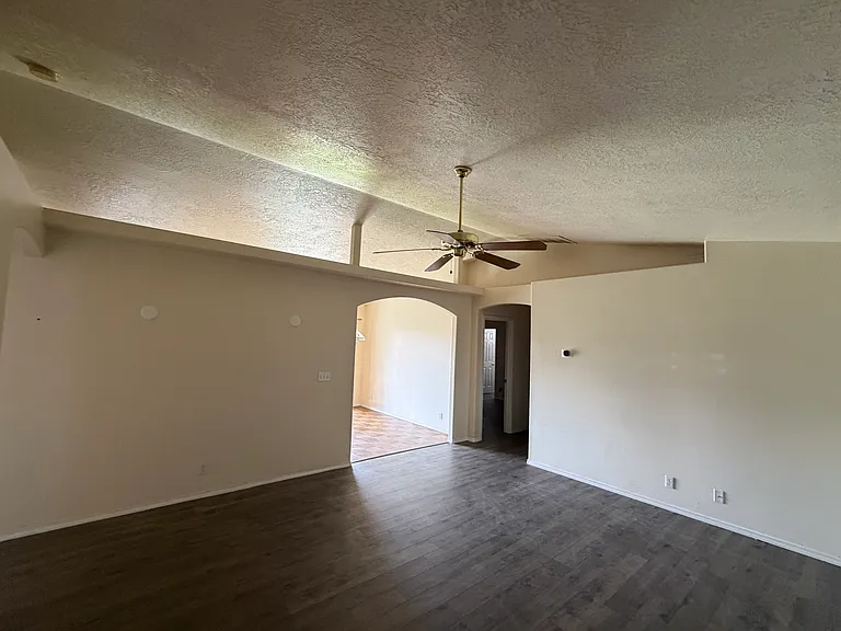 899 W Waterbury Dr — Photo 3
