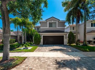 674 Conservation Dr, Fort Lauderdale, FL 33327