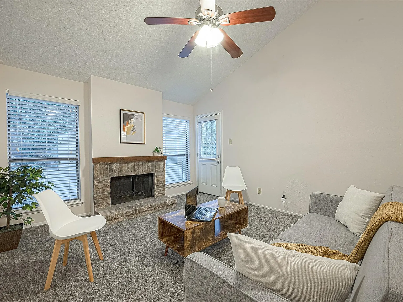 1 bed, 1.0 bath, 729 sqft, $1,150 — Photo 4