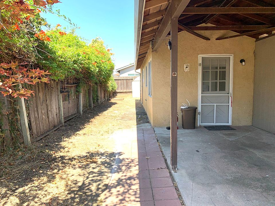 Porch / Home Entrance