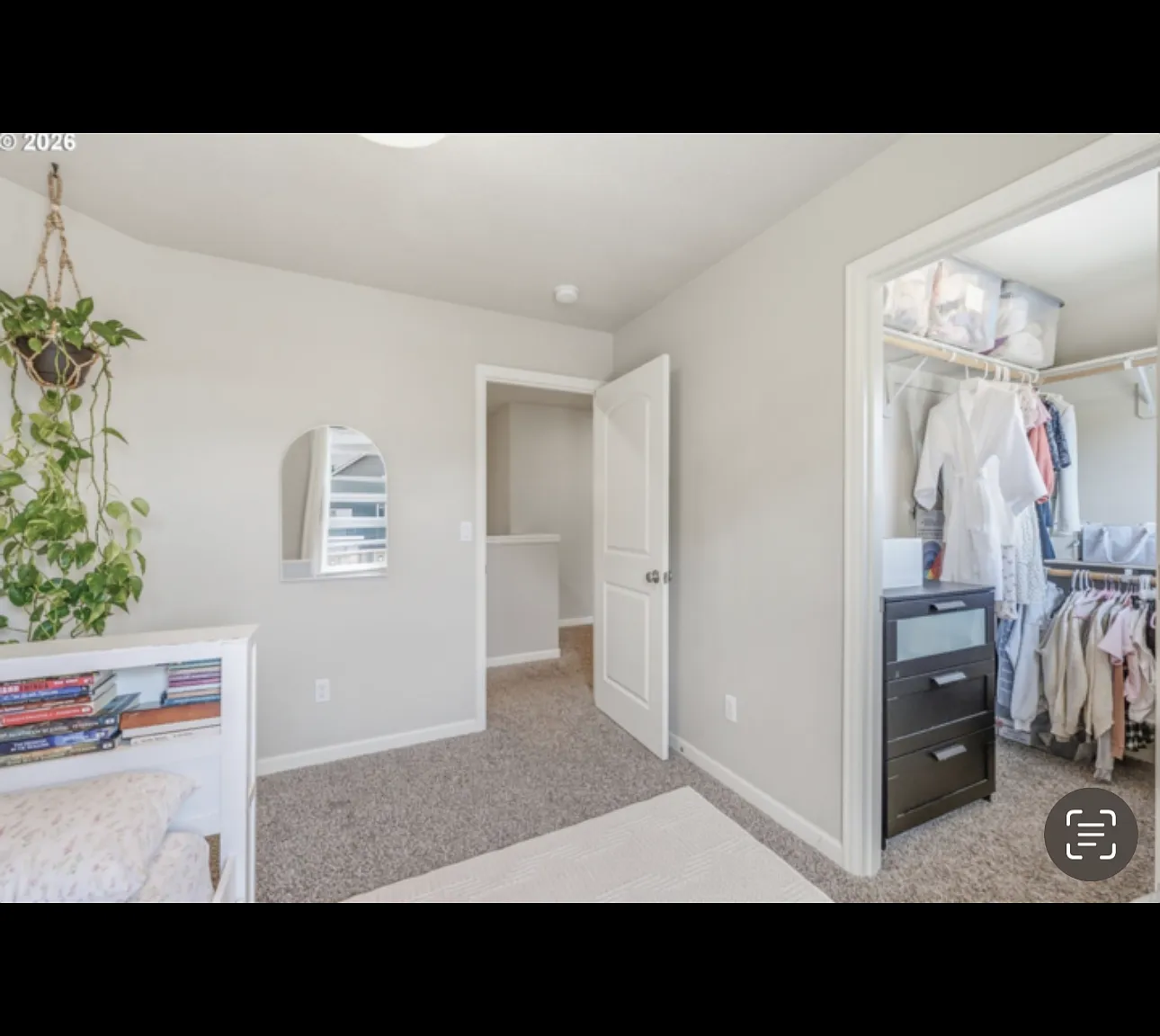 5 bed, 2515 sqft, $3,400 — Photo 2