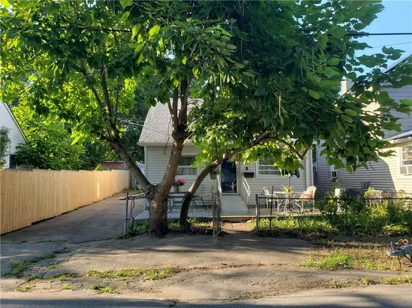 39 Ottawa Ave, Warwick, RI 02889