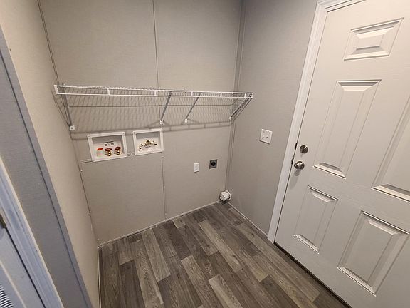 4th image of 516 Courtland Ln #13
