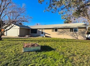 221 E 36th Pl, Kennewick, WA 99337