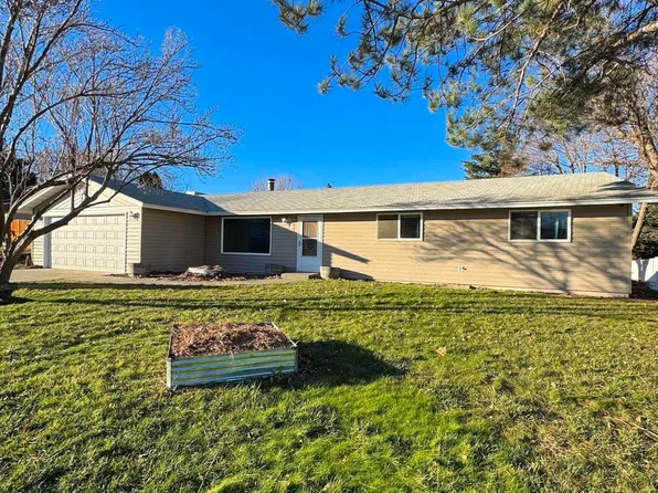 221 E 36th Pl, Kennewick, WA 99337