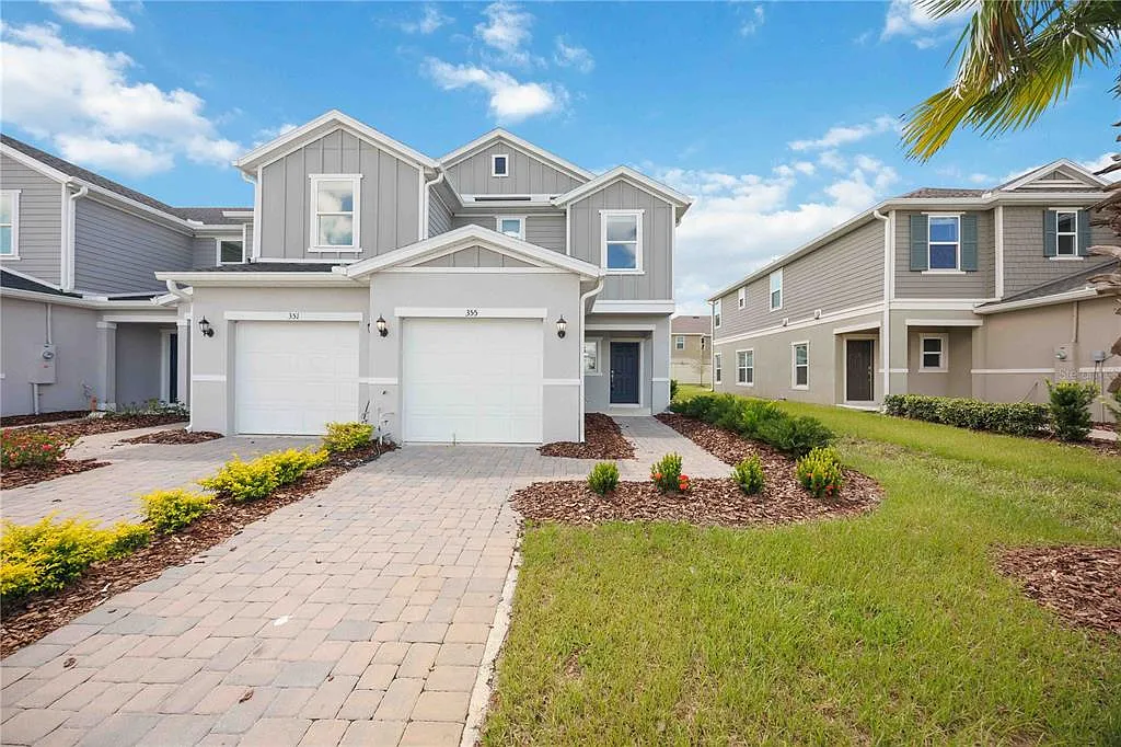 3 bed, 2.5 bath, 1685 sqft, $2,100 — Photo 1