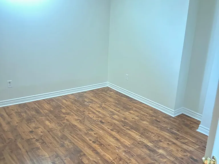 190 Saint Joan Of Arc Ave #BASEMENT — Photo 3