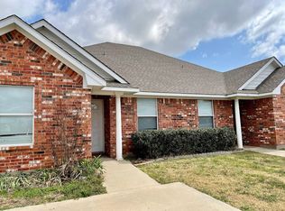 111 1st St #1, Sanger, TX 76266