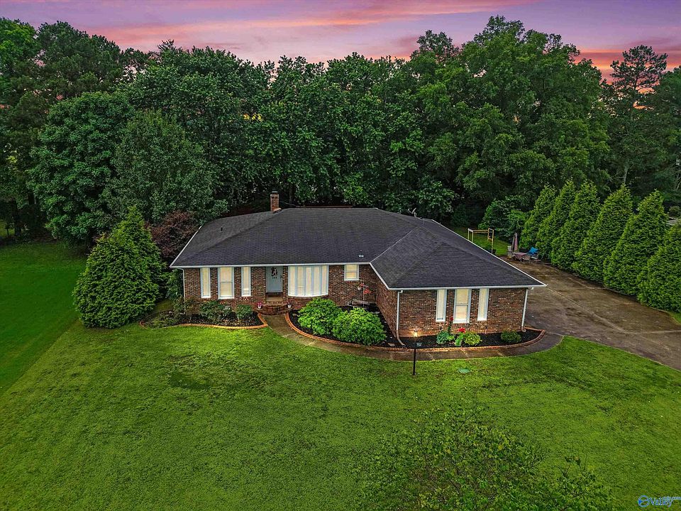 1st image of 104 Creighton Dr