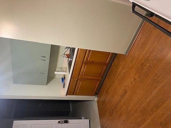4th image of 202 Lincoln Ave #2