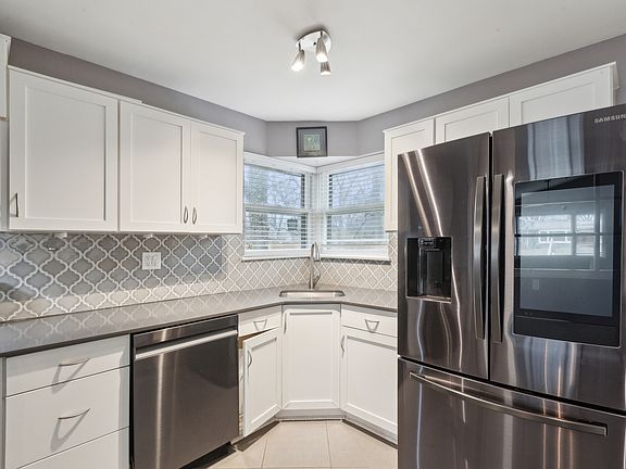 3rd image of 244 Glendale Rd