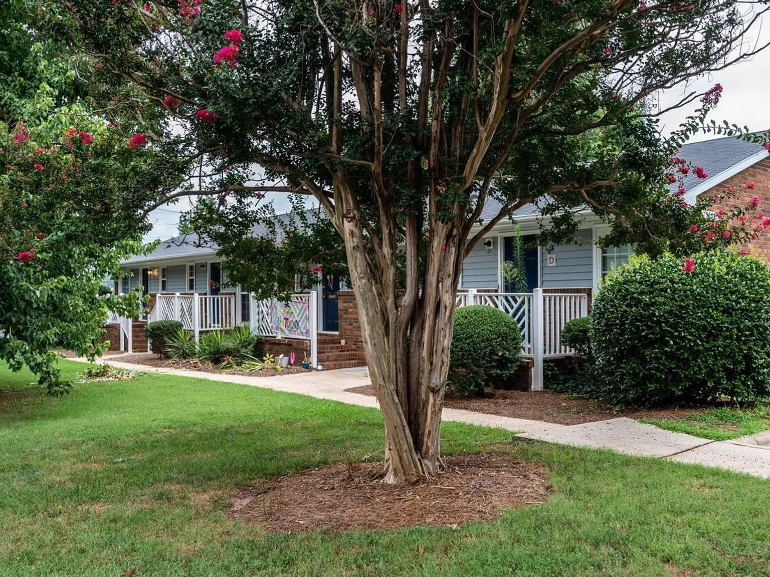 Sharon Oaks Apartments — Photo 4