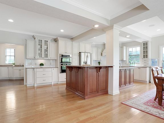 5th image of 102 Blue Stone Ct