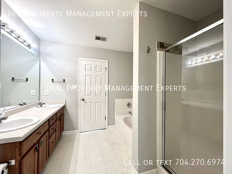 6522 Point Comfort Ln — Photo 9