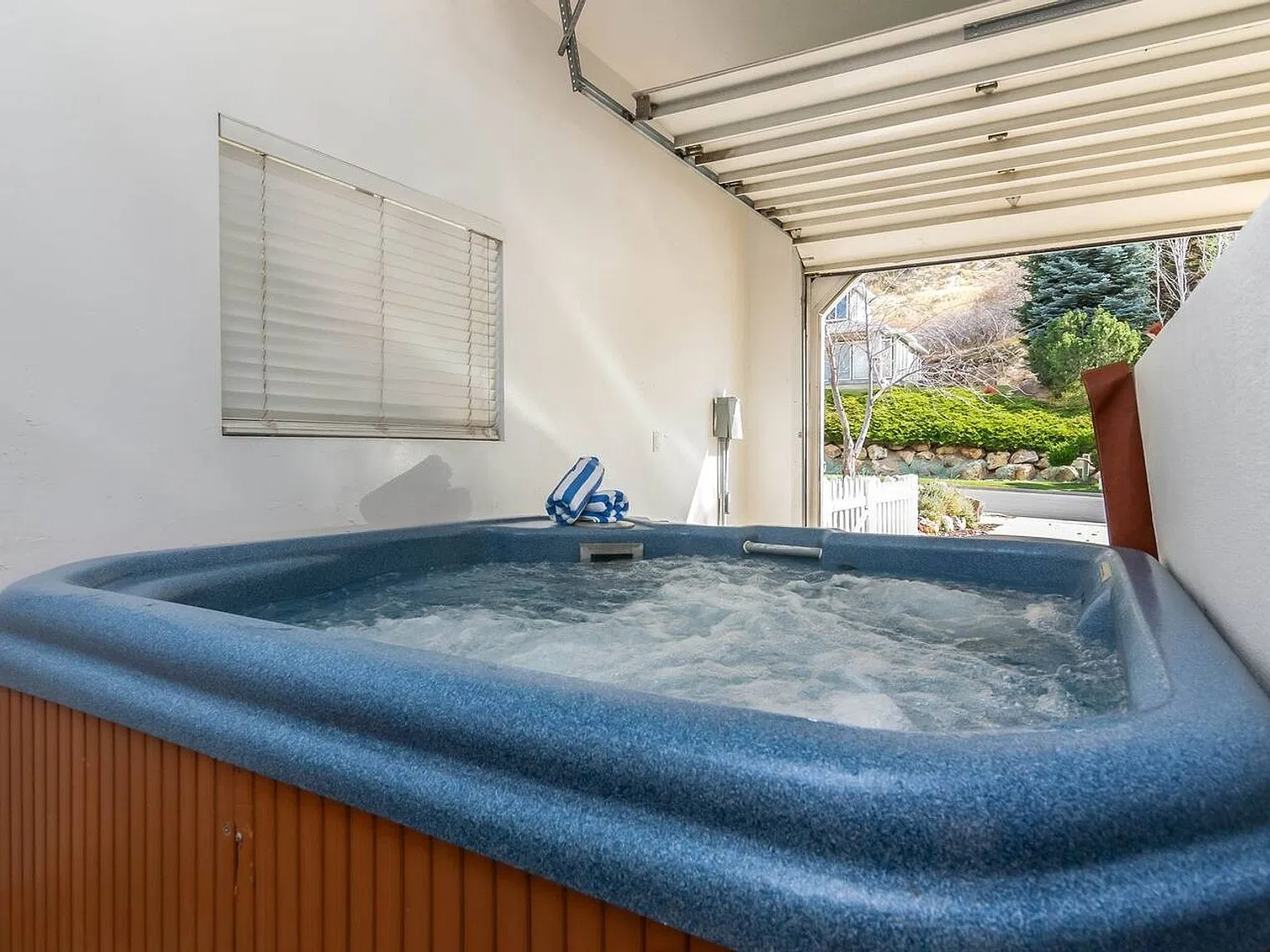 8 bed, 3.0 bath, 4606 sqft, $16,345 — Photo 3