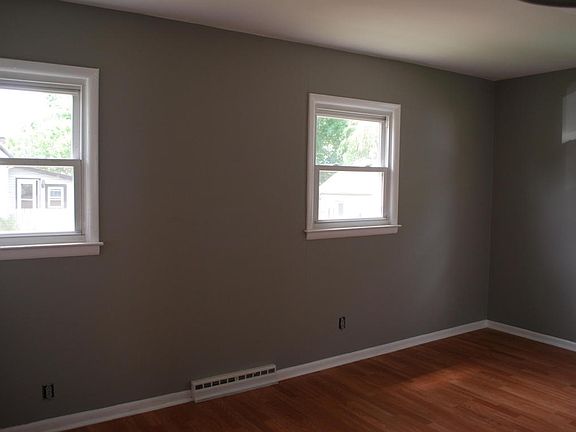 4th image of 919 Lincoln Ave NW