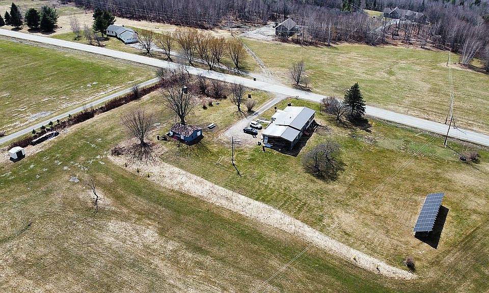 2nd image of 1075 E Hill Rd