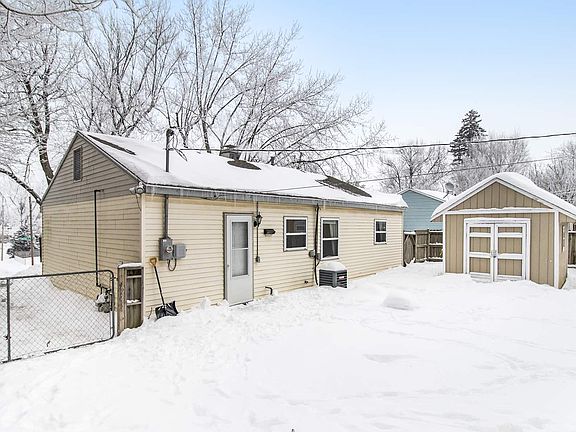 4th image of 204 Barbie St