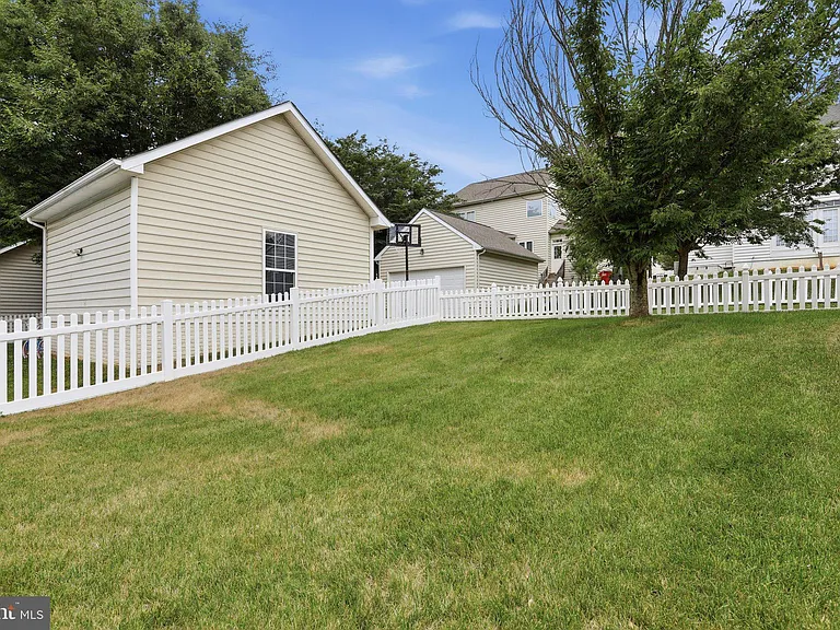 341 Bullskin St — Photo 35