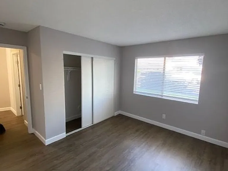 5916 Burnham Ave — Photo 3