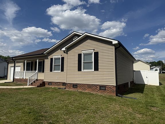 3rd image of 801 Sunview Dr NW