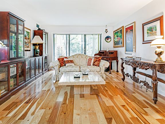 5th image of 250 W Parliament Pl APT 214