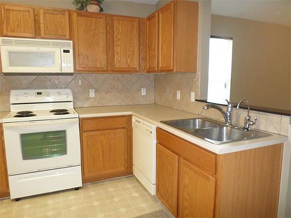4th image of 211 Lucky Clover Ln