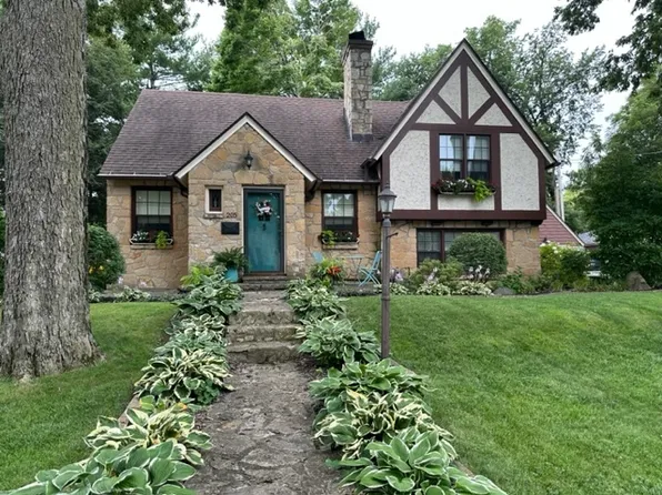 205 E William St, Monticello, IL 61856
