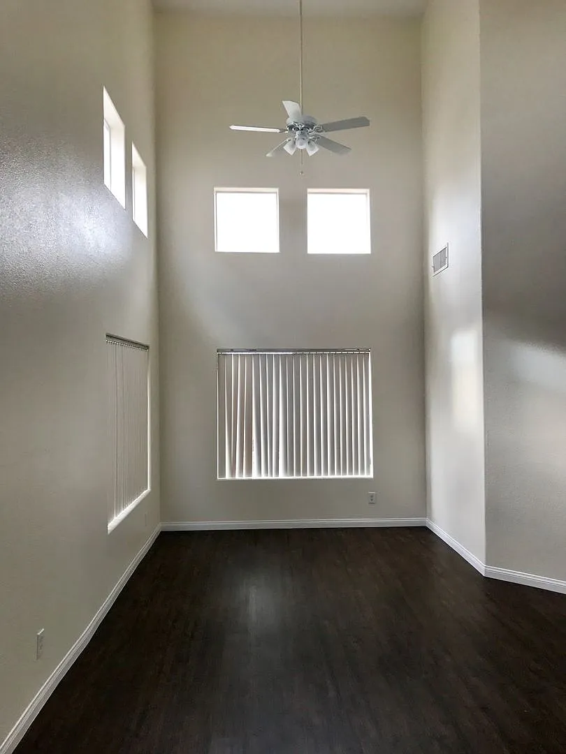 Great Home Centrally Located West Of Strip- No Hoa — Photo 2