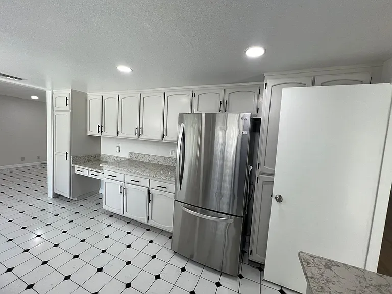 19806 Strathern St — Photo 11