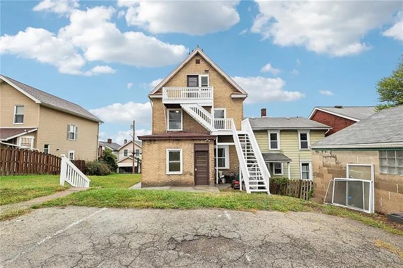 5 bed, 1943 sqft, $2,514 — Photo 2