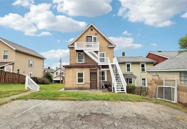 328 James St — Photo 2