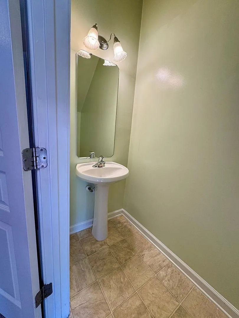 Prime Durham Living: Bright 2-Bed Townhouse at 21 Canary Court — Photo 4