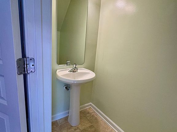 4th image of 21 Canary Ct