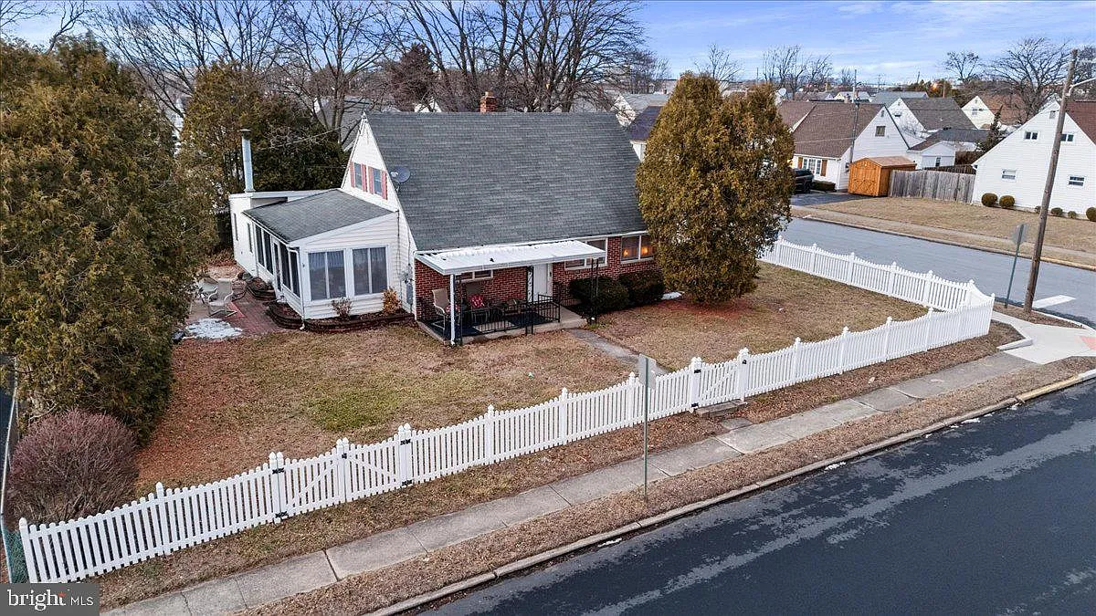 709 Tuckerton Ave photo 1
