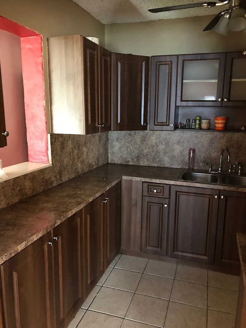 Large 3-1/2 house — Photo 4