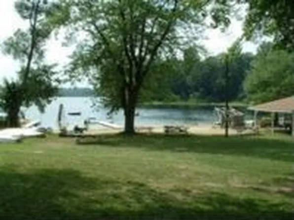 50320 Eastside Dr, Dowagiac, MI 49047