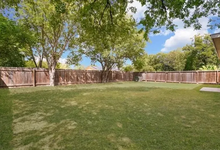 7347 Montgomery Dr — Photo 15