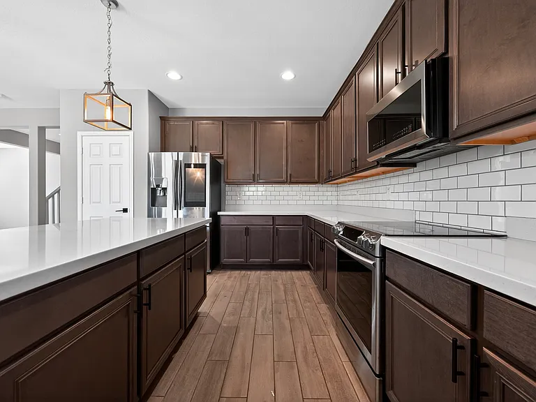 18040 W Louise Dr — Photo 8